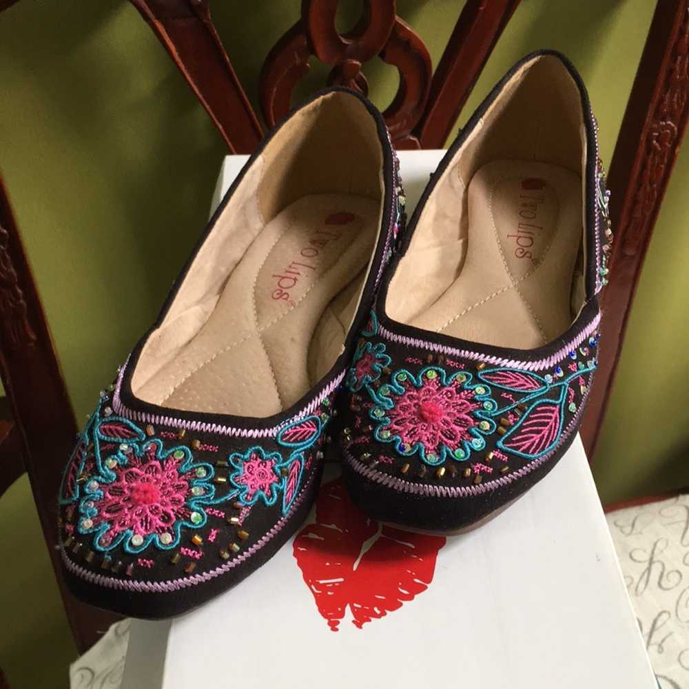 TWO LIPS 👄 SLIP ON